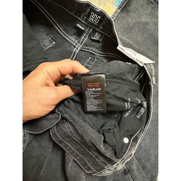 BDG W Black Rip Boyfriend Midrise Relax Fit Jean 31W 32L - Picture 10 of 12